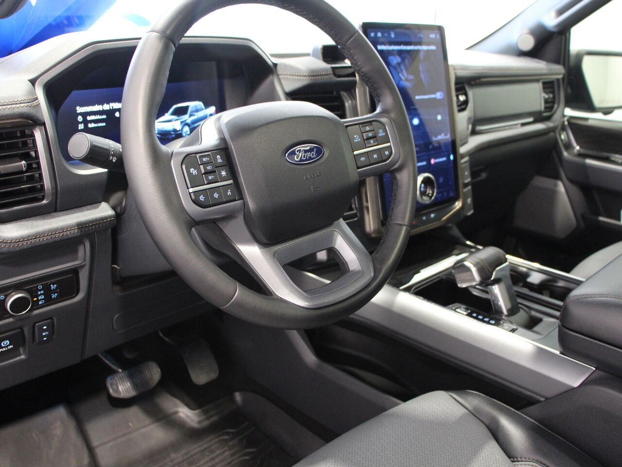 2025 Ford F-150 Lightning LARIAT Grey Châteauguay - photo #16