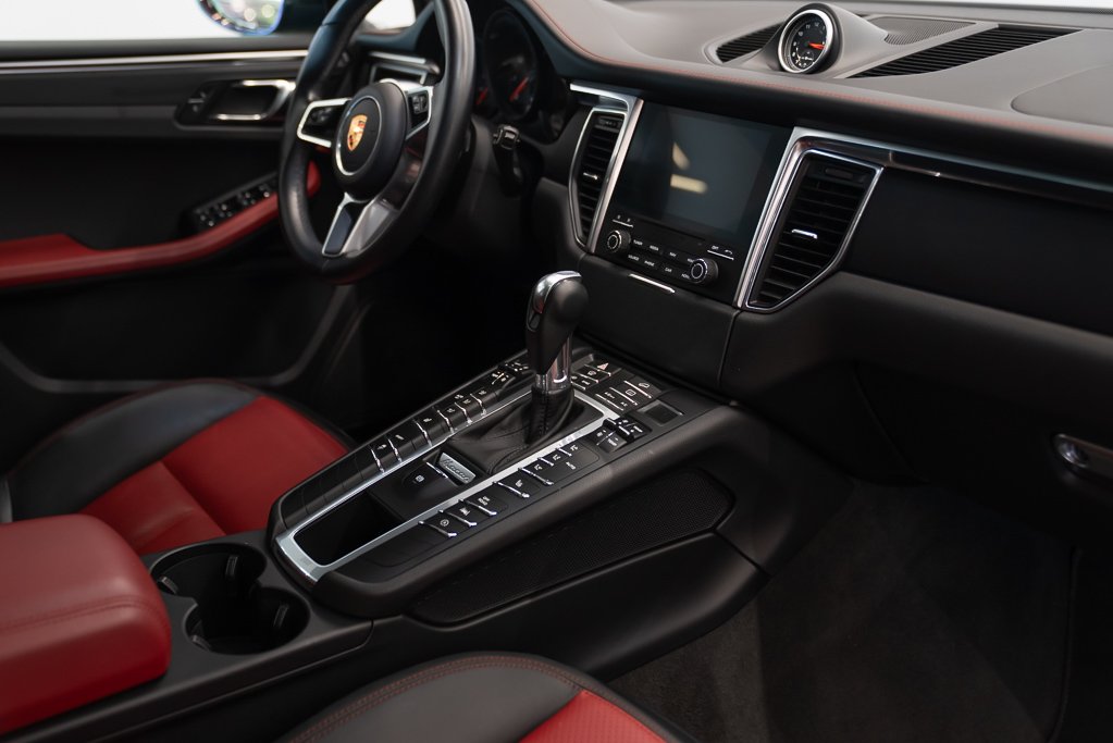 2018 Porsche Macan Sport \\ LOW KM Black Kirkland - photo #24