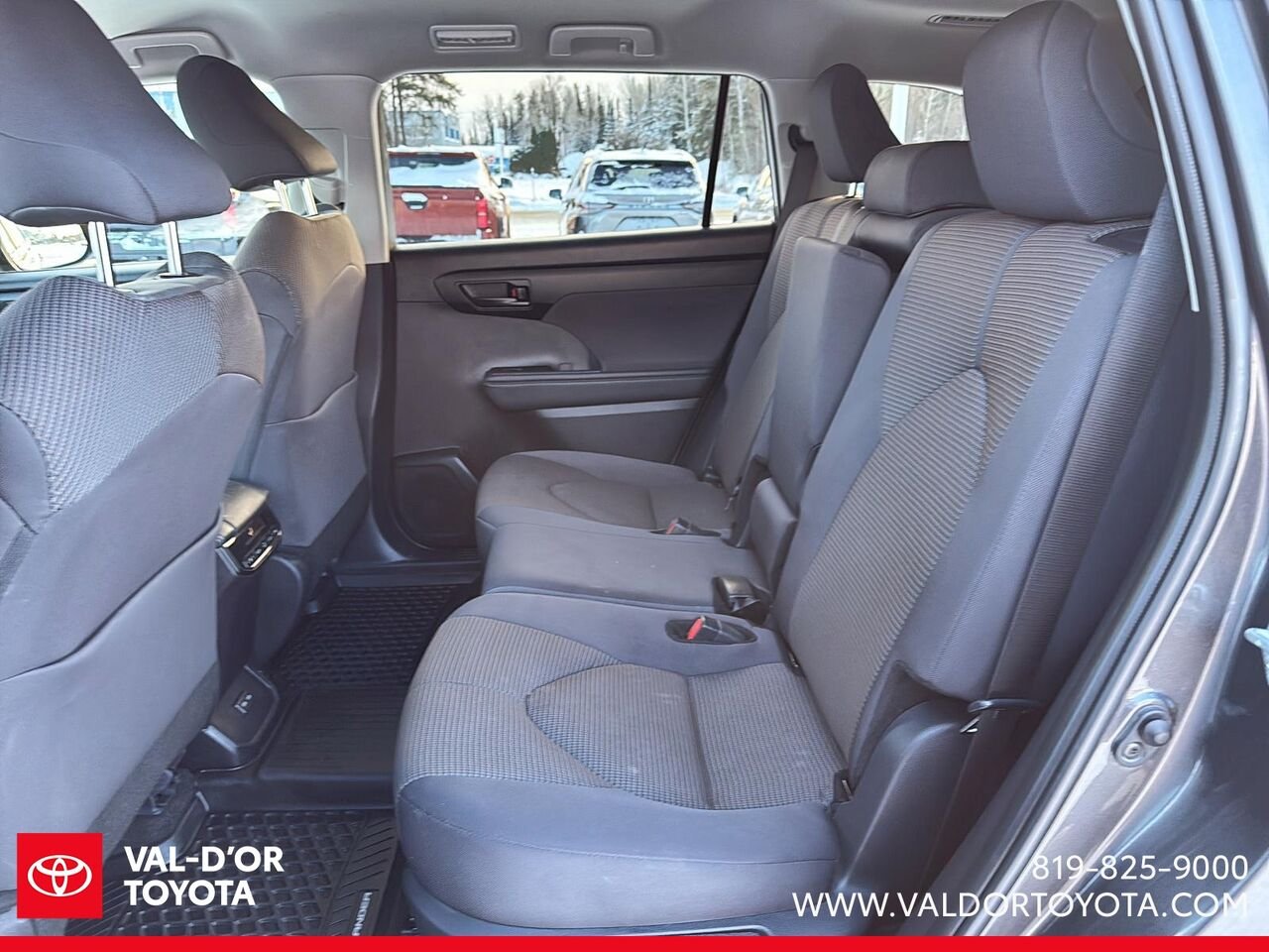 Toyota Highlander LE AWD LE AWD 2024 Gris magnétique métallisé Val-d'Or - photo #8
