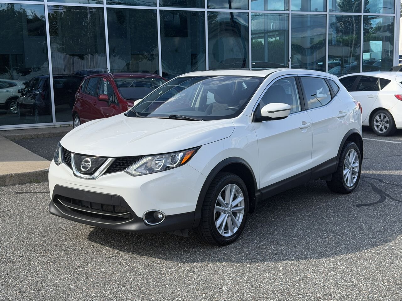 2018 Nissan Qashqai White Ste-Marie - photo #1