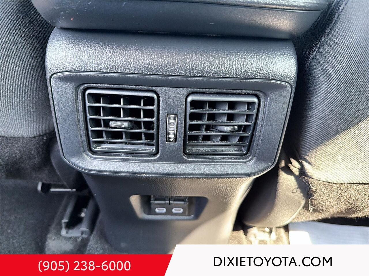 2025 Toyota RAV4 Hybrid XLE AWD / CLEAN CARFAX / HEATED SEATS / MOONROOF / ALLOY WHEELS / CARPLAY AND ANDROID AUTO Blue Mississauga - photo #18