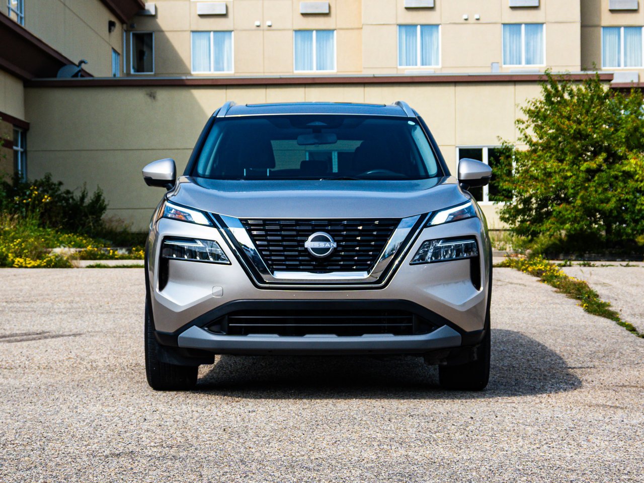 2023 Nissan Rogue AWD SV Moonroof Beige Sherwood Park - photo #2