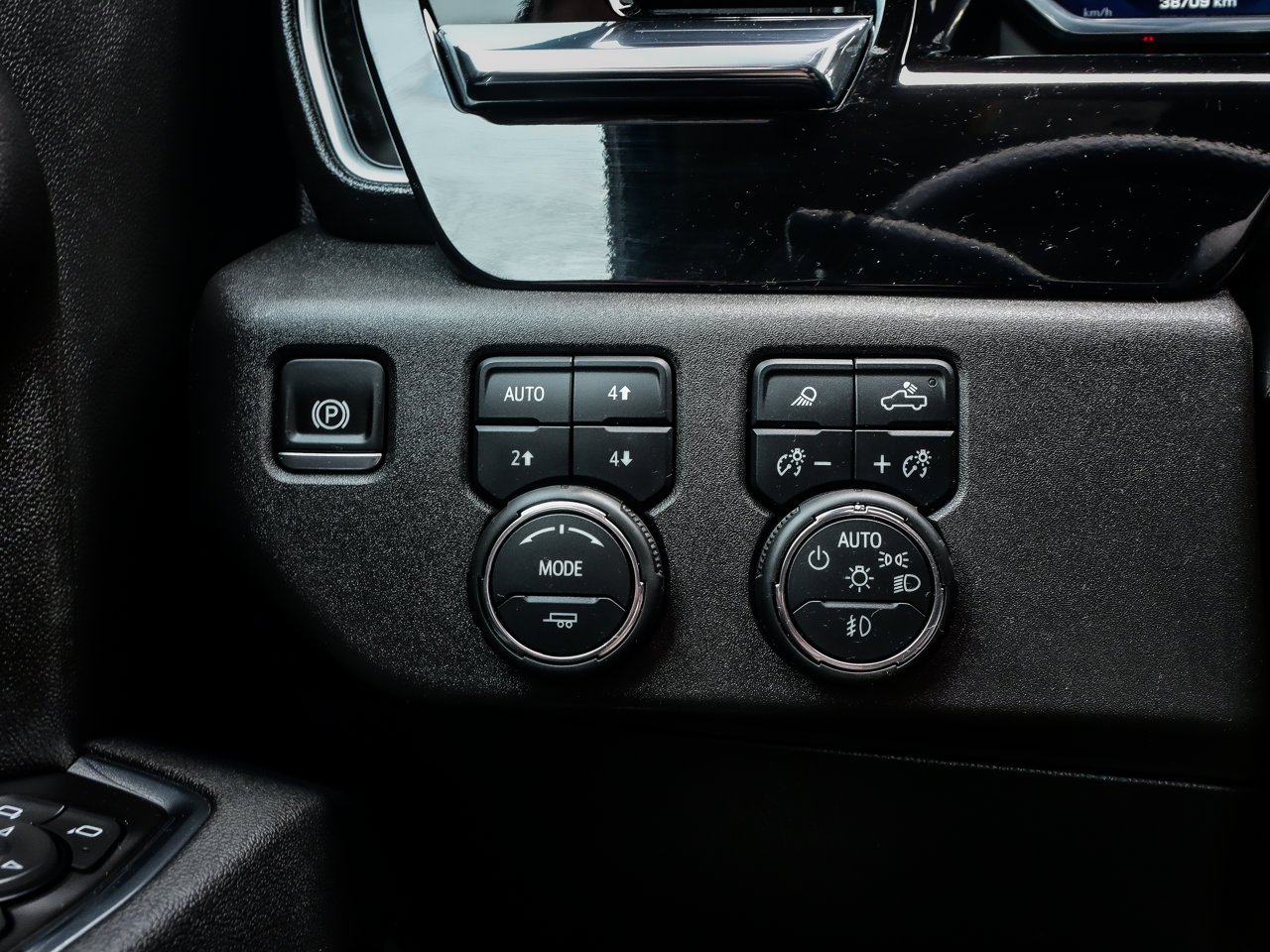 2025 Chevrolet Silverado 1500 4WD Crew Cab 147 LT Trail Boss Black Sherwood Park - photo #20