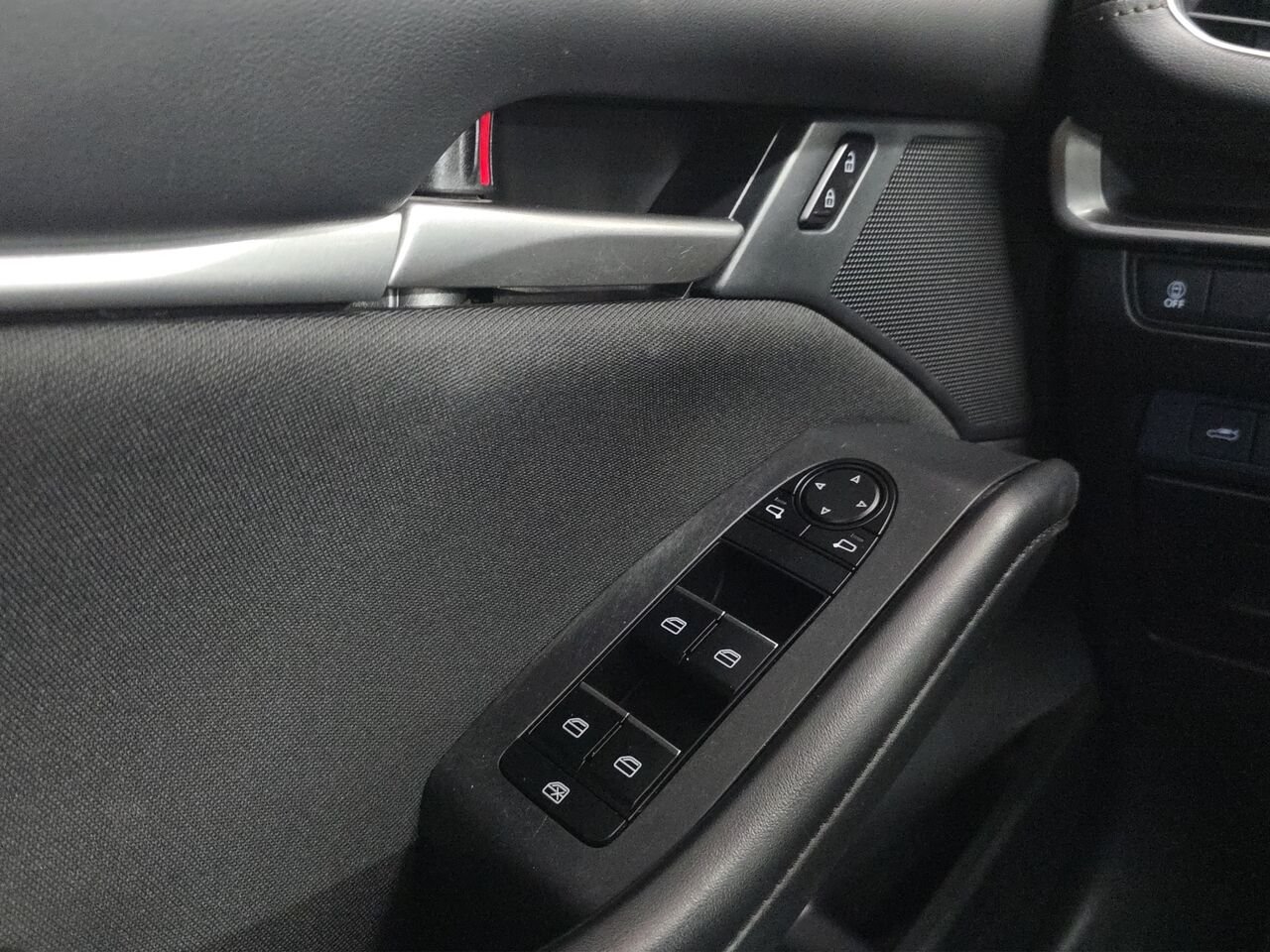 Mazda Mazda3 GS TI i-ACTIV BA, commande audio au volant, cruise control, volant chauffant 2022 Rouge Val-David - photo #12