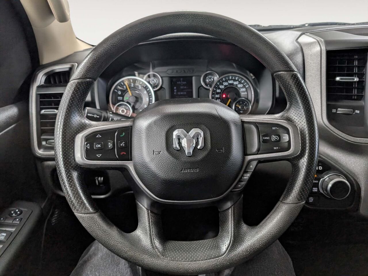Ram 1500 Tradesman/AC/BLUETOOTH/CAMERA DE RECUL/PHARES AUTOMATIQUES 2020 Gris Sherbrooke - photo #12