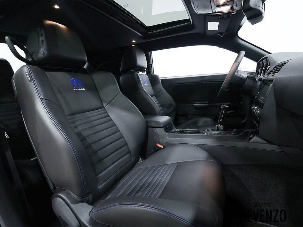 2014 Dodge Challenger White Saint-Eustache - photo #10