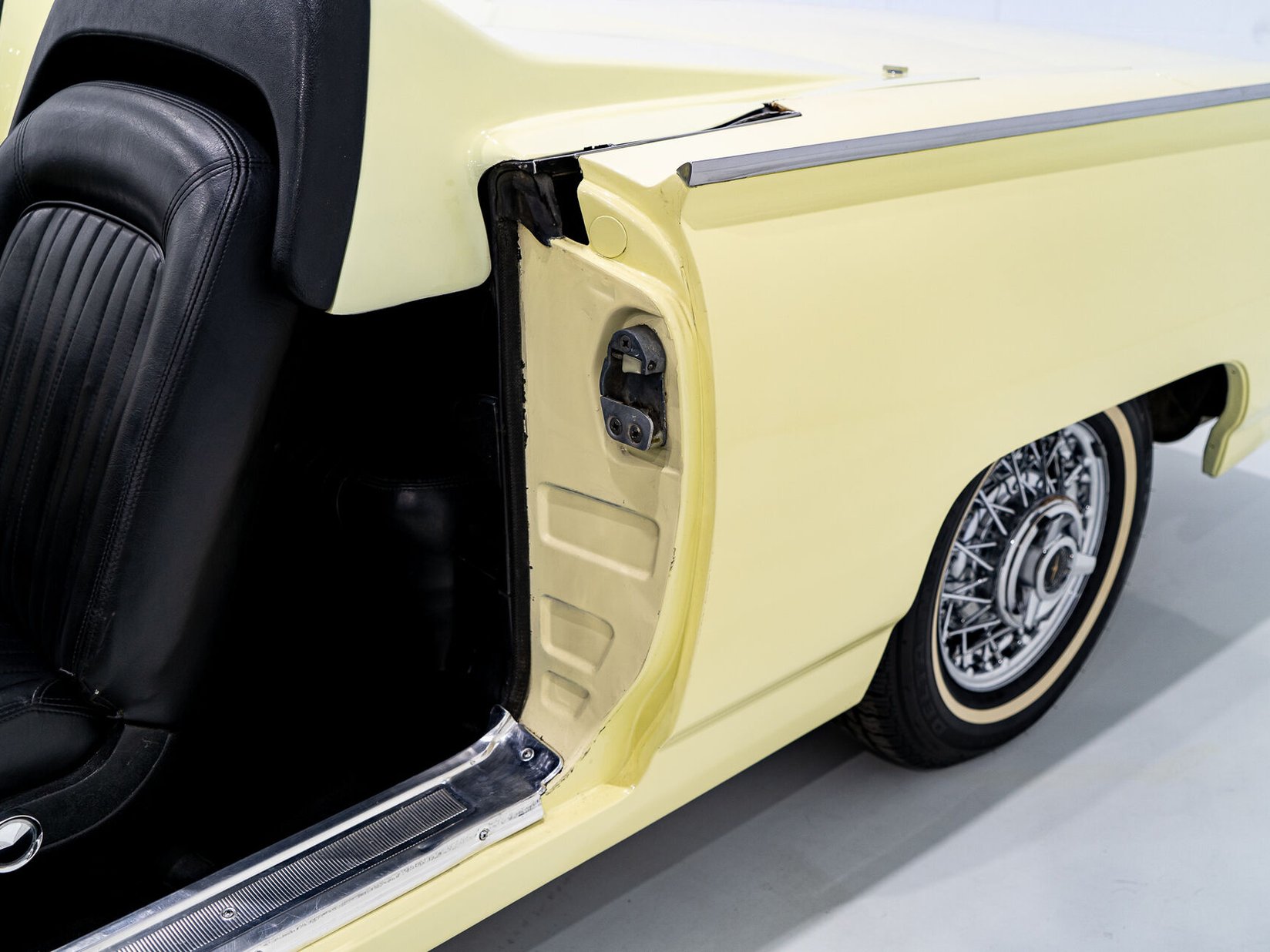 Ford Thunderbird Beautifully Presented From Older Restoration with original bill of sale 1962 Jaune Montréal - photo #76
