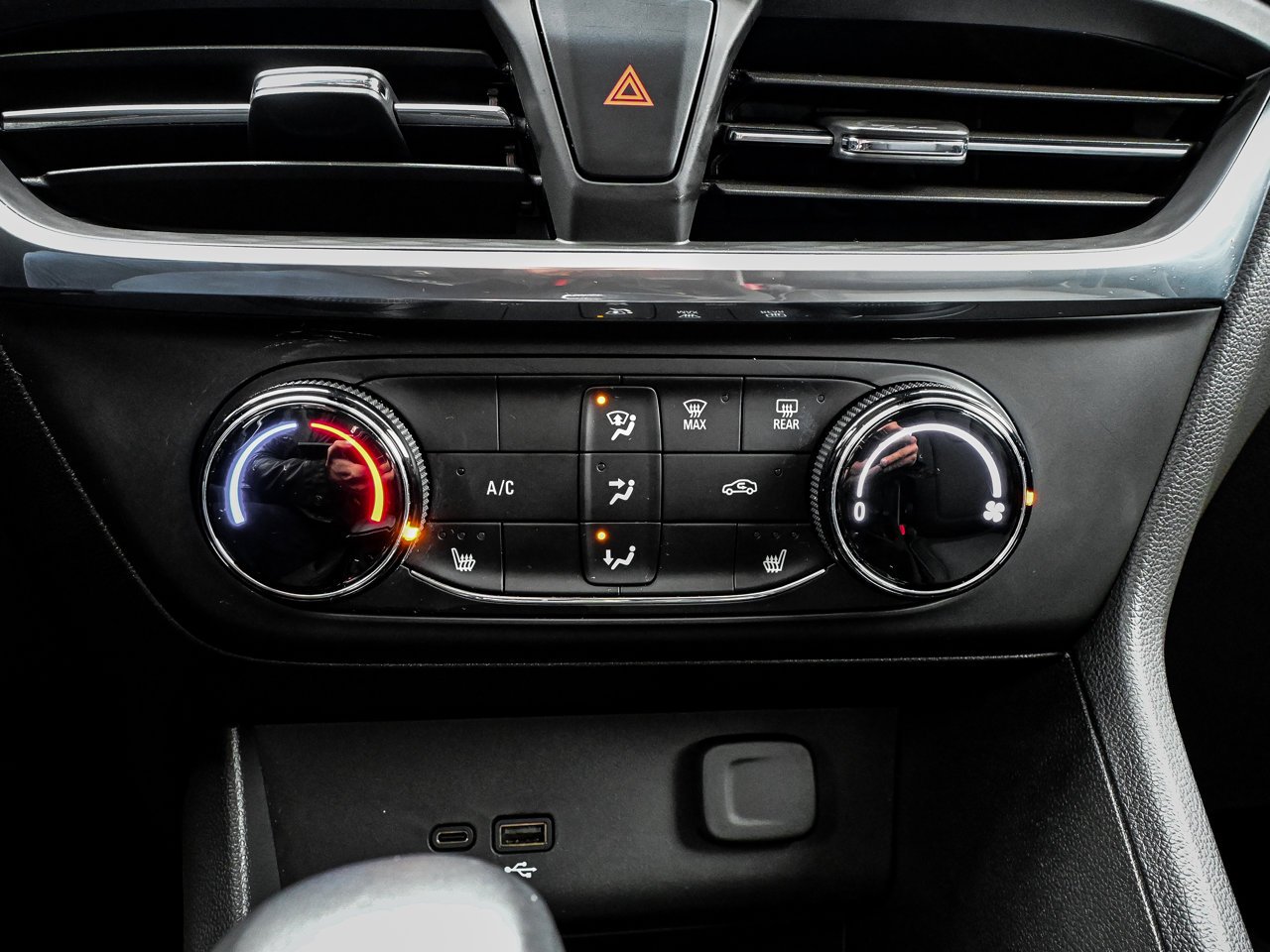 2024 Buick Encore GX AWD 4dr Preferred White Sherwood Park - photo #27