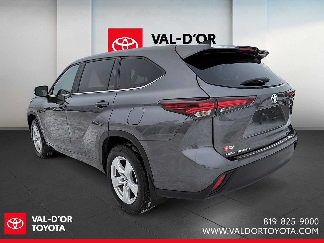 Toyota Highlander AWD LE AWD 2024 Gris magnétique métallisé Val-d'Or - photo #3