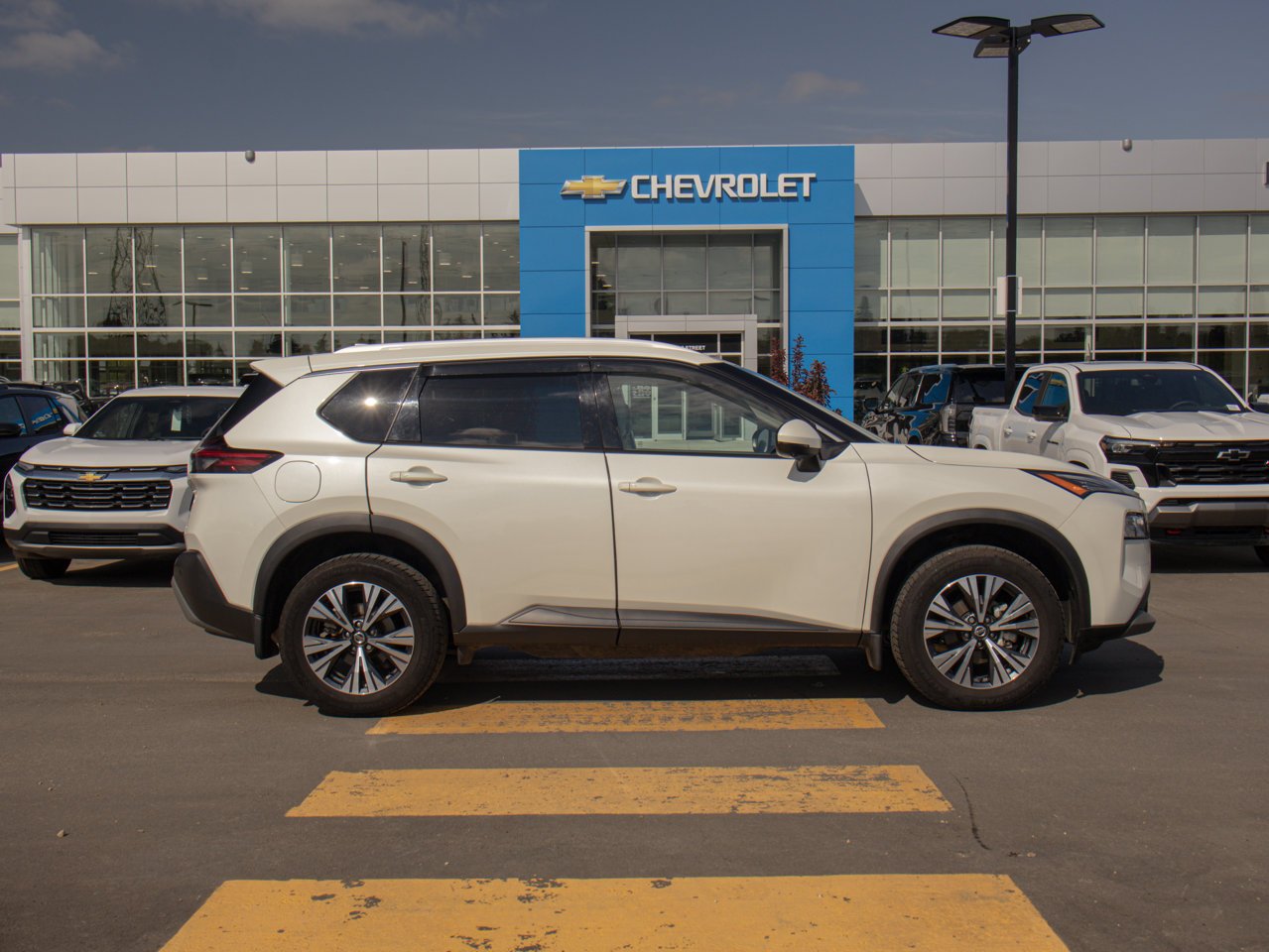 2021 Nissan Rogue AWD SV White Sherwood Park - photo #12