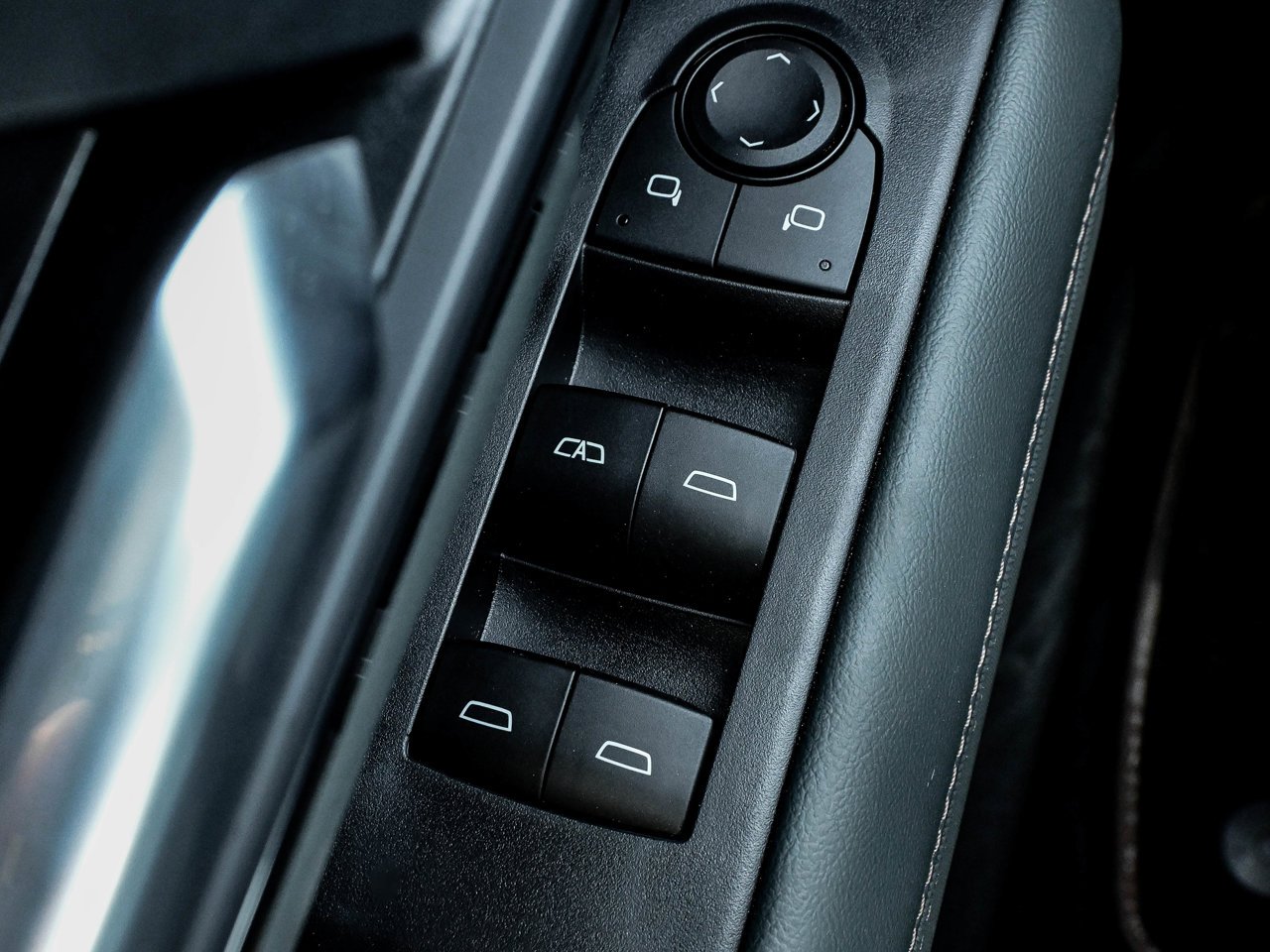 2026 GMC Terrain AWD 4dr AT4 White Sherwood Park - photo #18