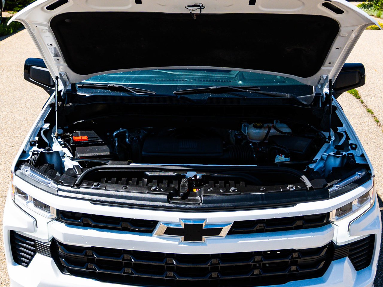 2023 Chevrolet Silverado 1500 4WD Crew Cab 147 RST White Sherwood Park - photo #8