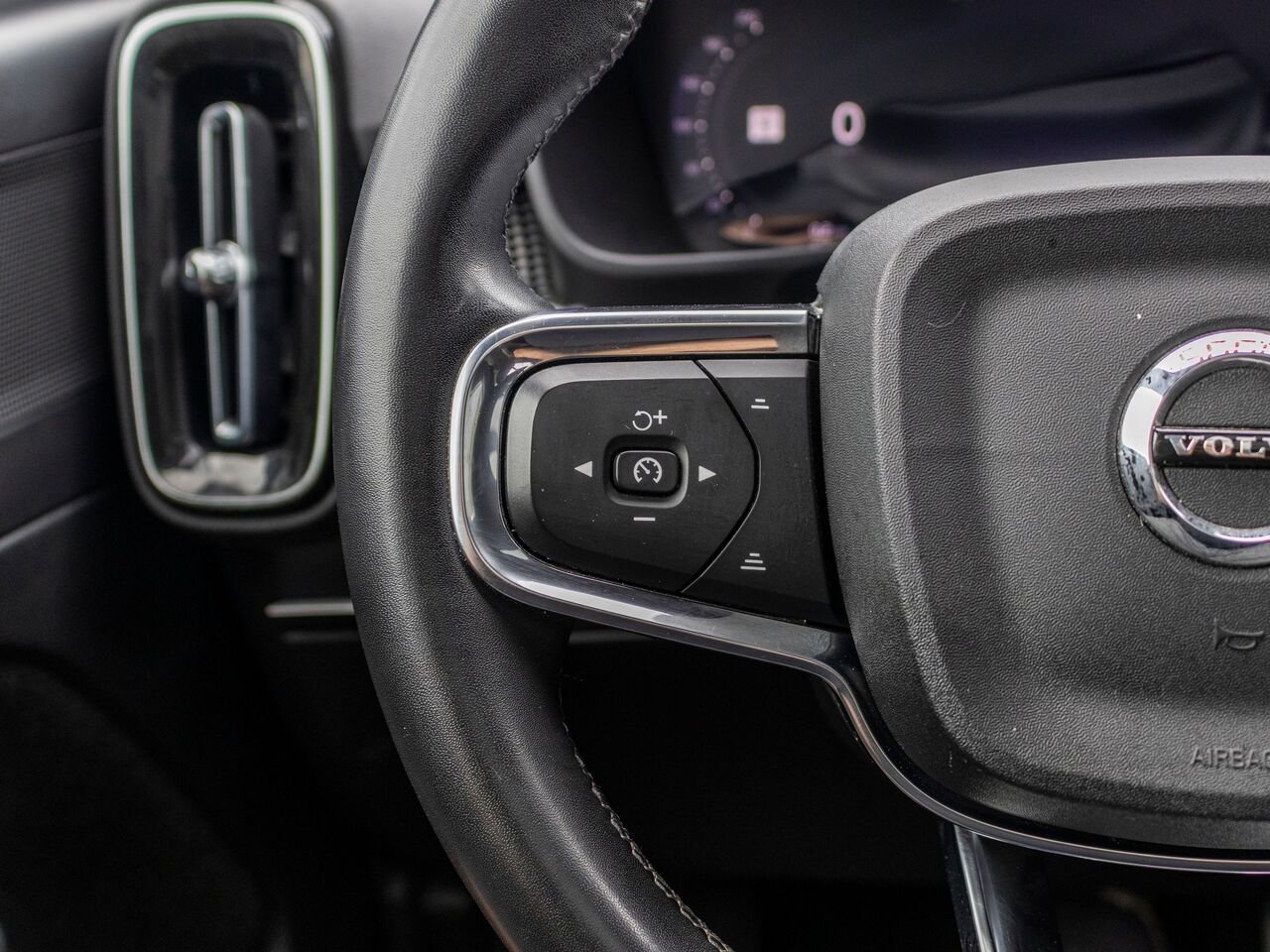 2022 Volvo Recharge XC40 tout électrique P8 Plus TIe Black Châteauguay - photo #11