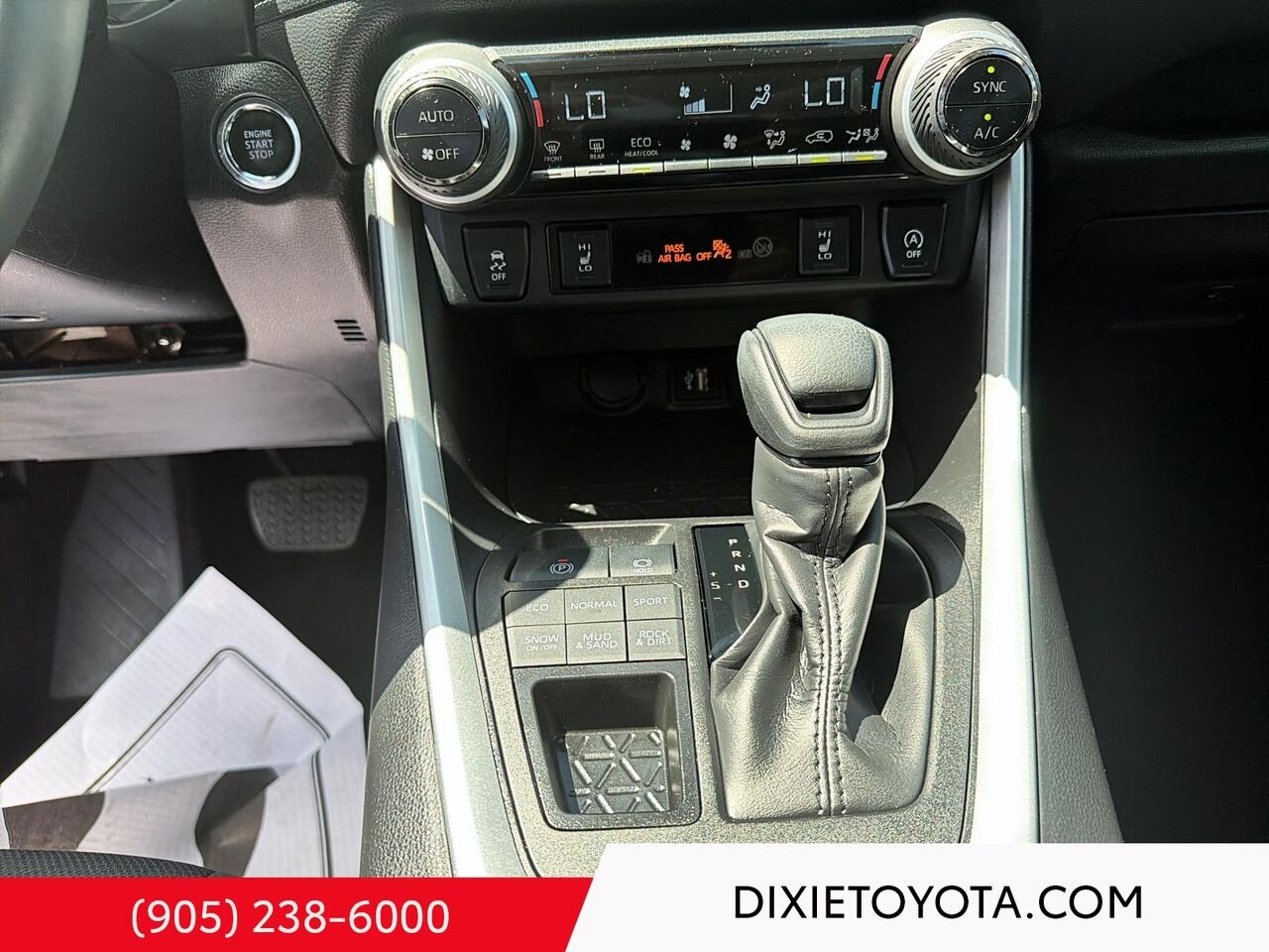 2024 Toyota RAV4 XLE AWD / CLEAN CARFAX / HEATED SEATS / MOONROOF / ALLOY WHEELS / CARPLAY AND ANDROID AUTO Red Mississauga - photo #16