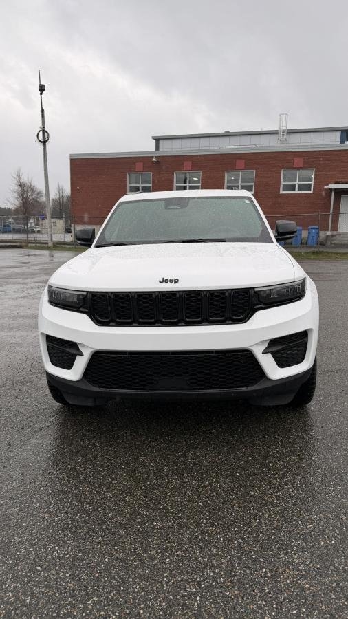 2024 Jeep Grand Cherokee White Lac Mégantic - photo #3