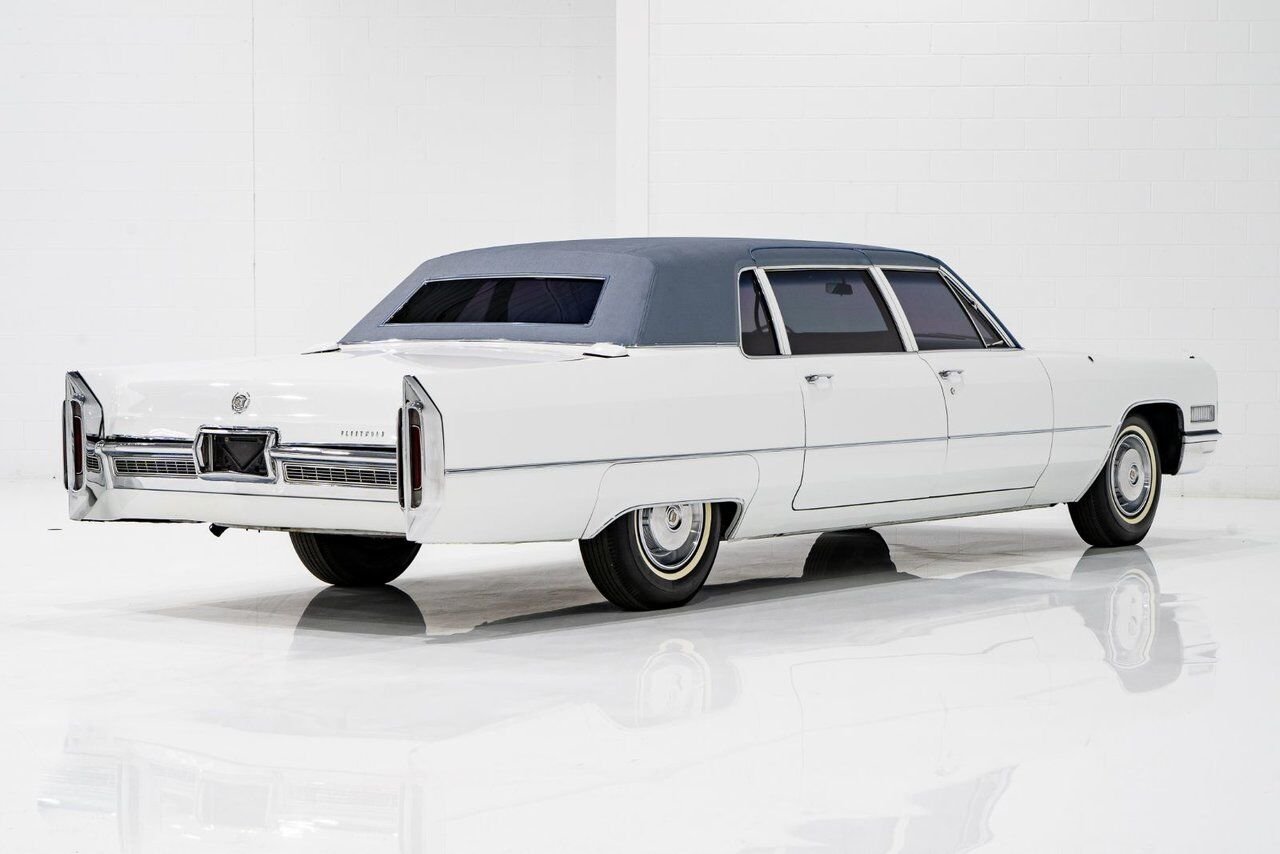 Cadillac Fleetwood **PRICE IN USD** Factory Limo dual AC with only 18,892 miles 1966 Blanc Montréal - photo #42