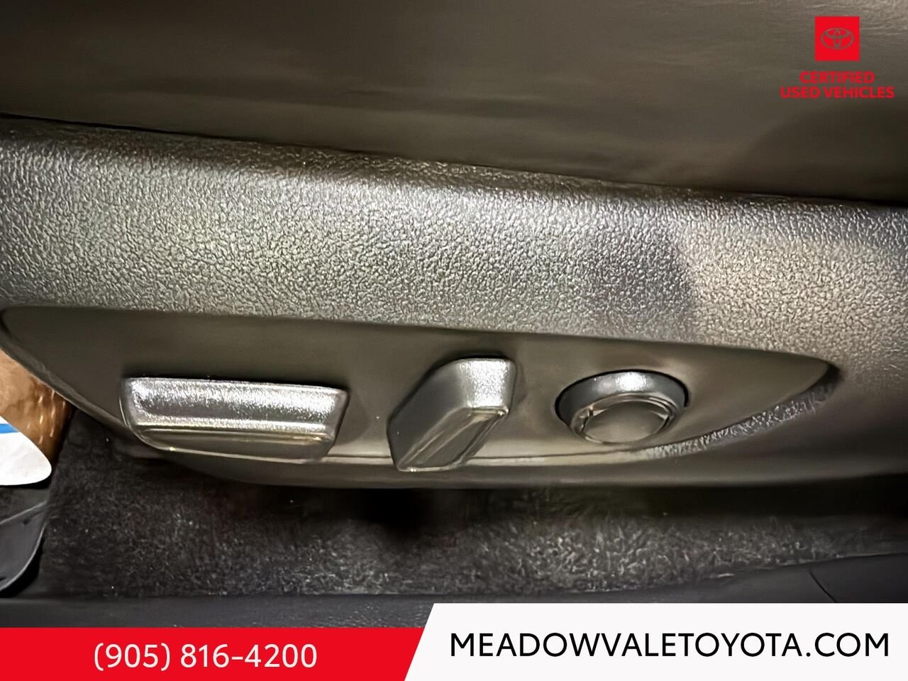 2025 Toyota RAV4 One Owner, Clean Car Fax, Power Sunroof, Power Trunk, Power Seat, Softex Leather Seating Wind Chill Pearl Mississauga - photo #9