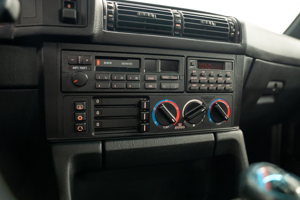 BMW M5 LOW KM! - $94500 USD 1992 Noir Montréal - photo #29