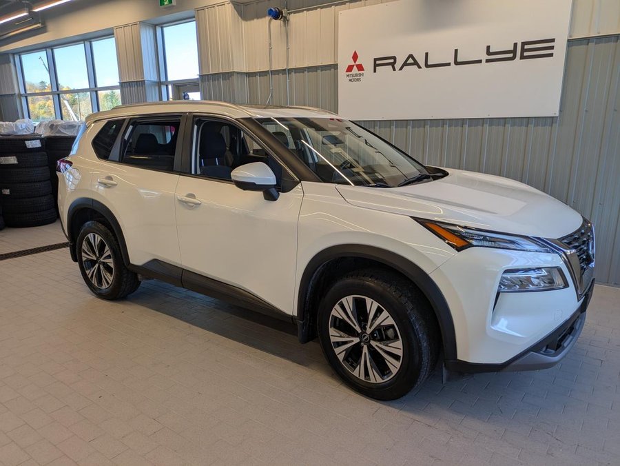 2022 Nissan Rogue SV AWD White