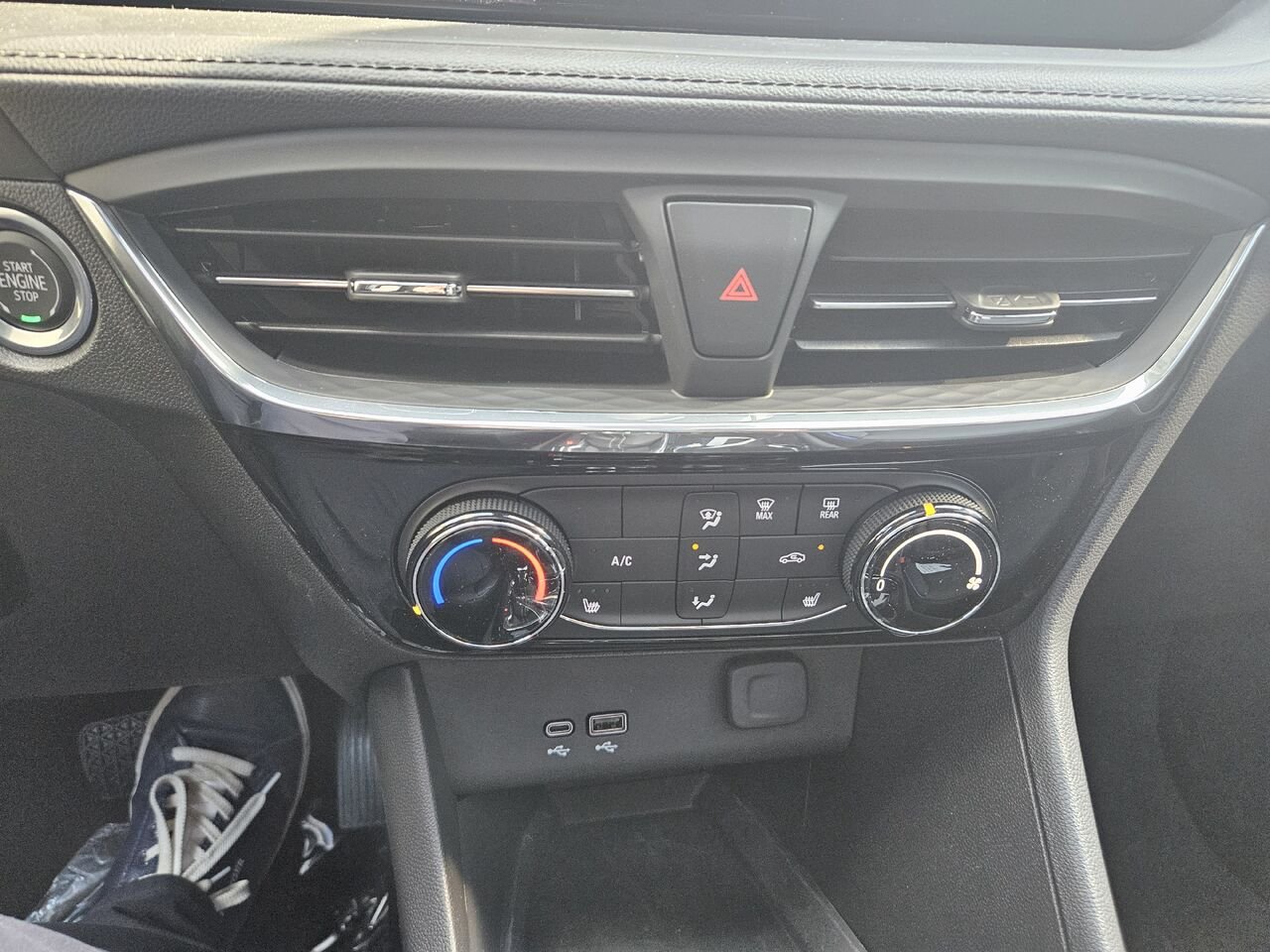 2026 Buick Encore GX Tourisme sport 4 portes TI MOONSTONE GREY METALLIC Thetford Mines - photo #9