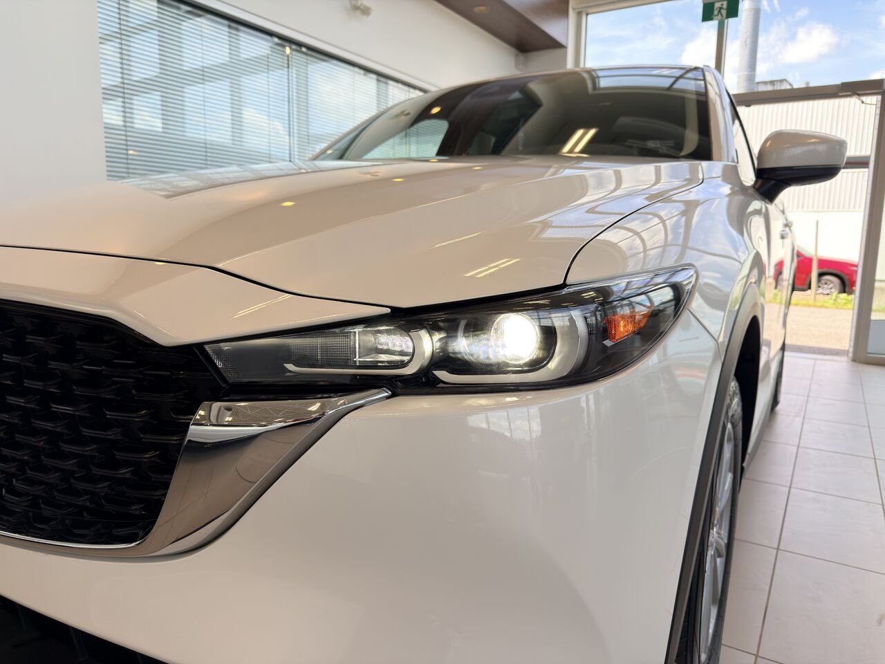 2024 Mazda CX-5 White Notre-Dame-des-Prairies - photo #4