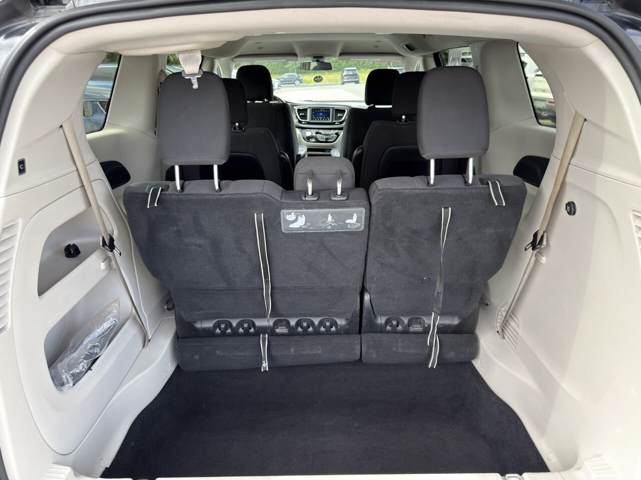 2019 Chrysler Pacifica Black Thetford Mines - photo #11