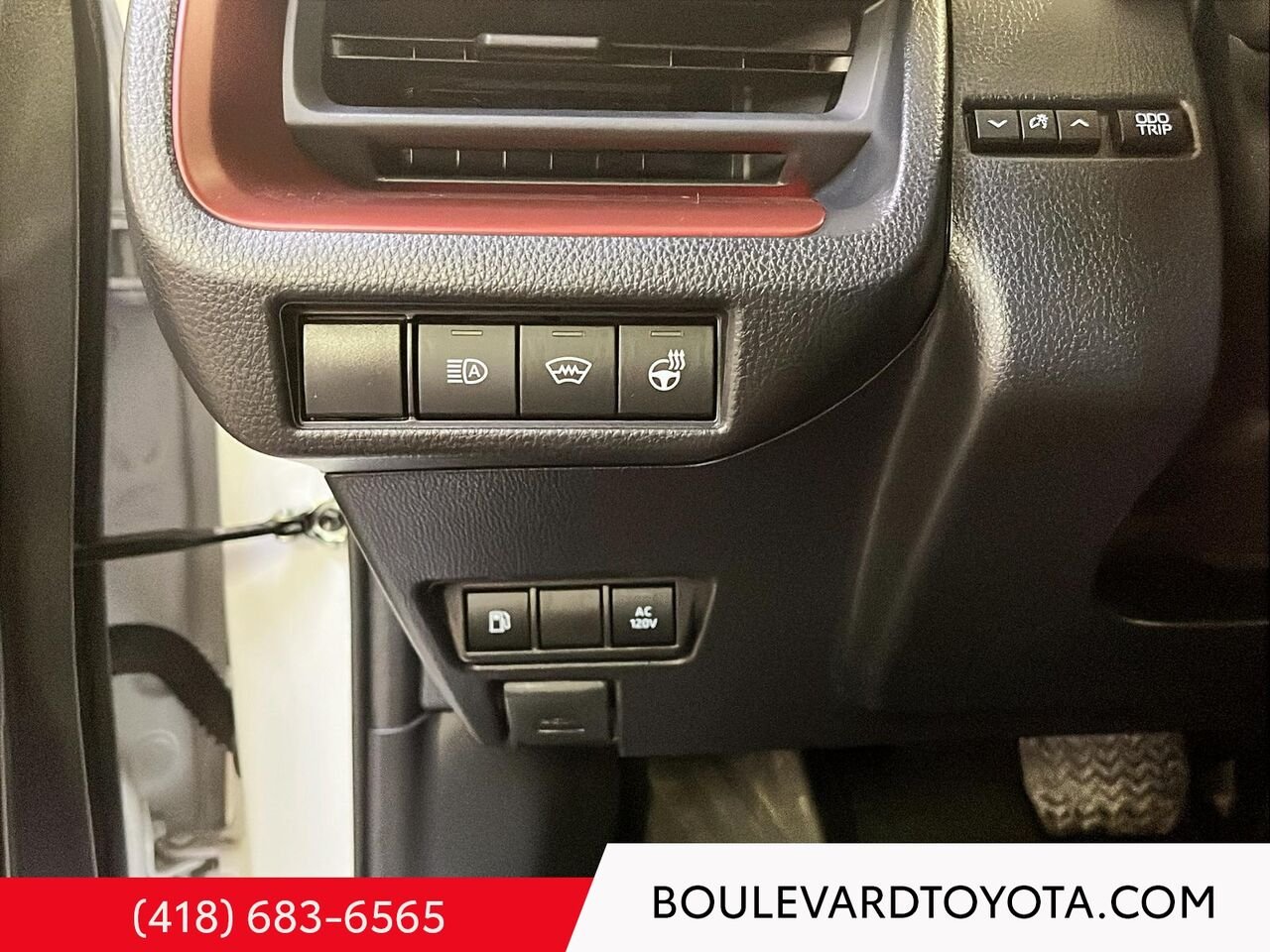 2025 Toyota Prius hybride branchable 99682A-100 | XSE White Québec - photo #12