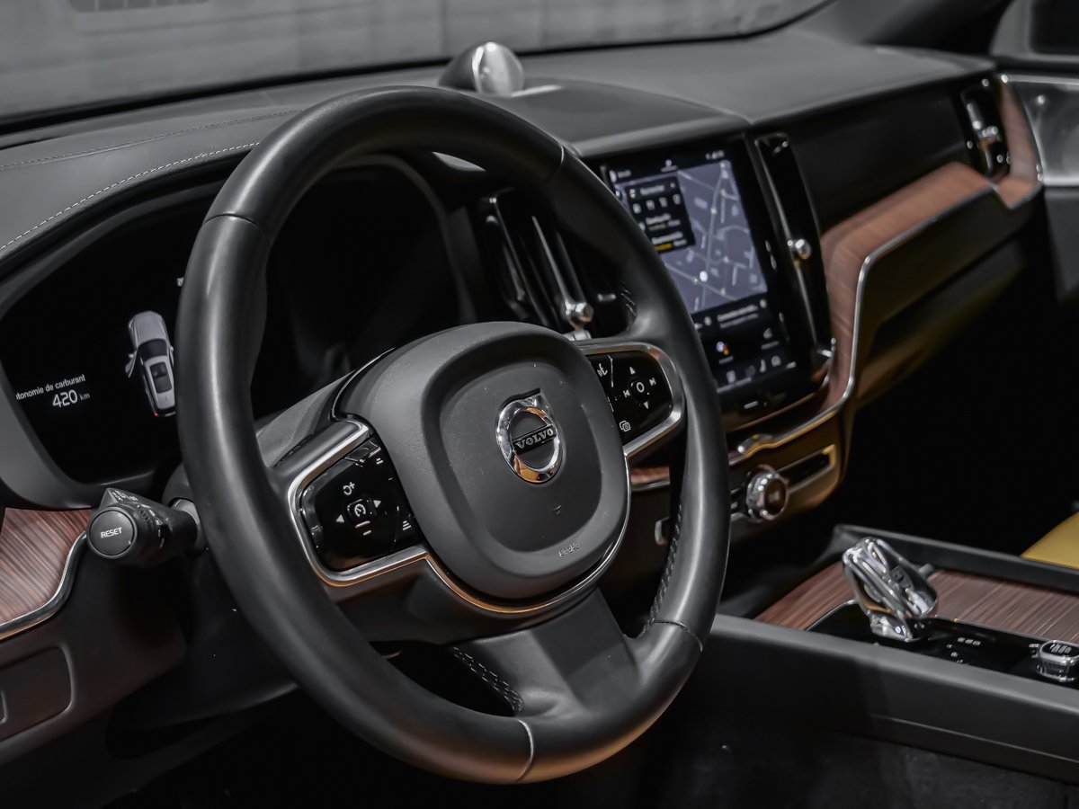 Volvo XC60 B6 AWD ULTIMATE BRIGHT THEME 2023 Noir Montréal - photo #7