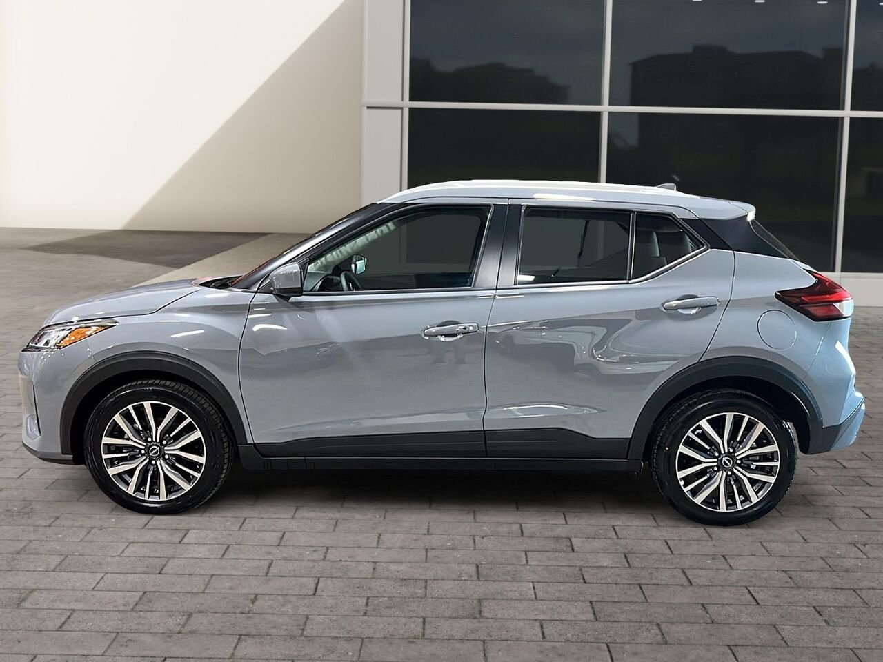 Nissan KICKS PLAY SV TA 2025 Gris Québec - photo #4