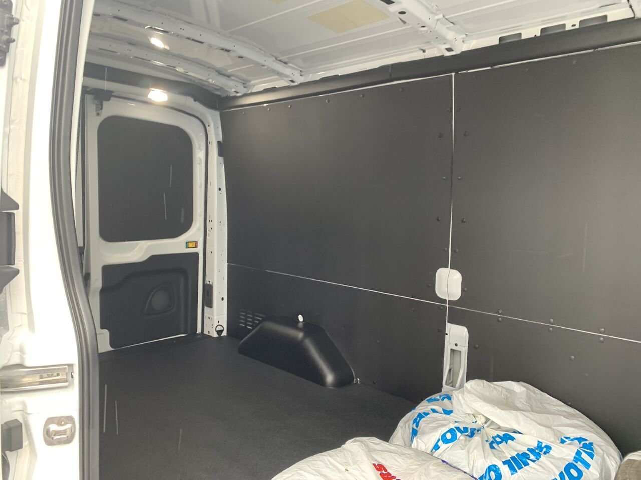 2025 Ford Transit fourgon utilitaire White Châteauguay - photo #12