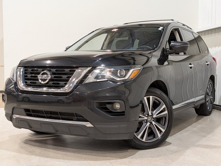 2020 Nissan Pathfinder Black