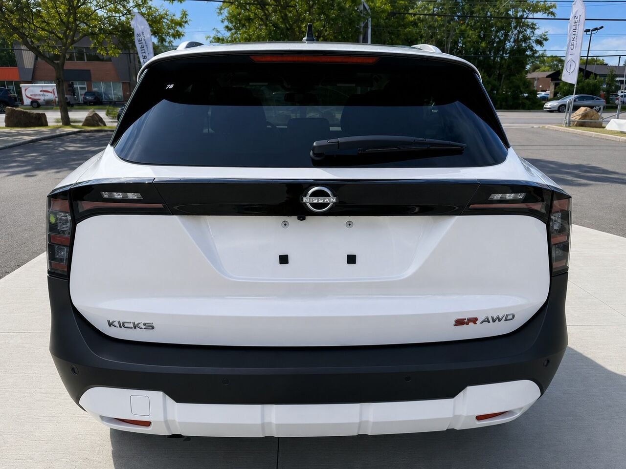 NISSAN Kicks KICKS SR PRIVIL GE 2026 Blanc d'Aspen triple couche/Noir intense Châteauguay - photo #3