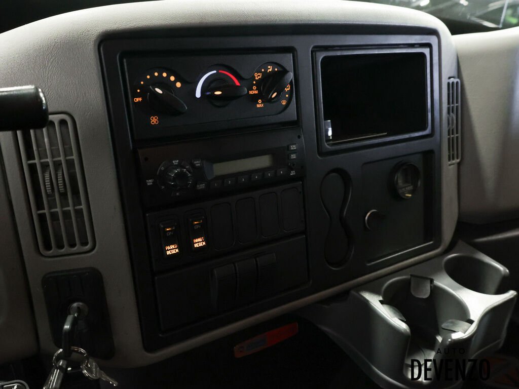 2014 International TerraStar RV Hauler 6.4L Diesel MAXXFORCE Black Saint-Eustache - photo #22