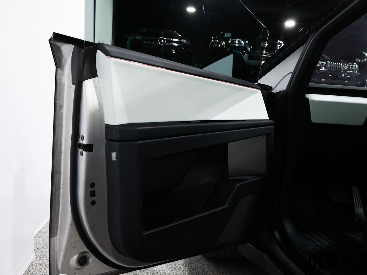 Tesla Cybertruck 2024 Argent Saint-Eustache - photo #10