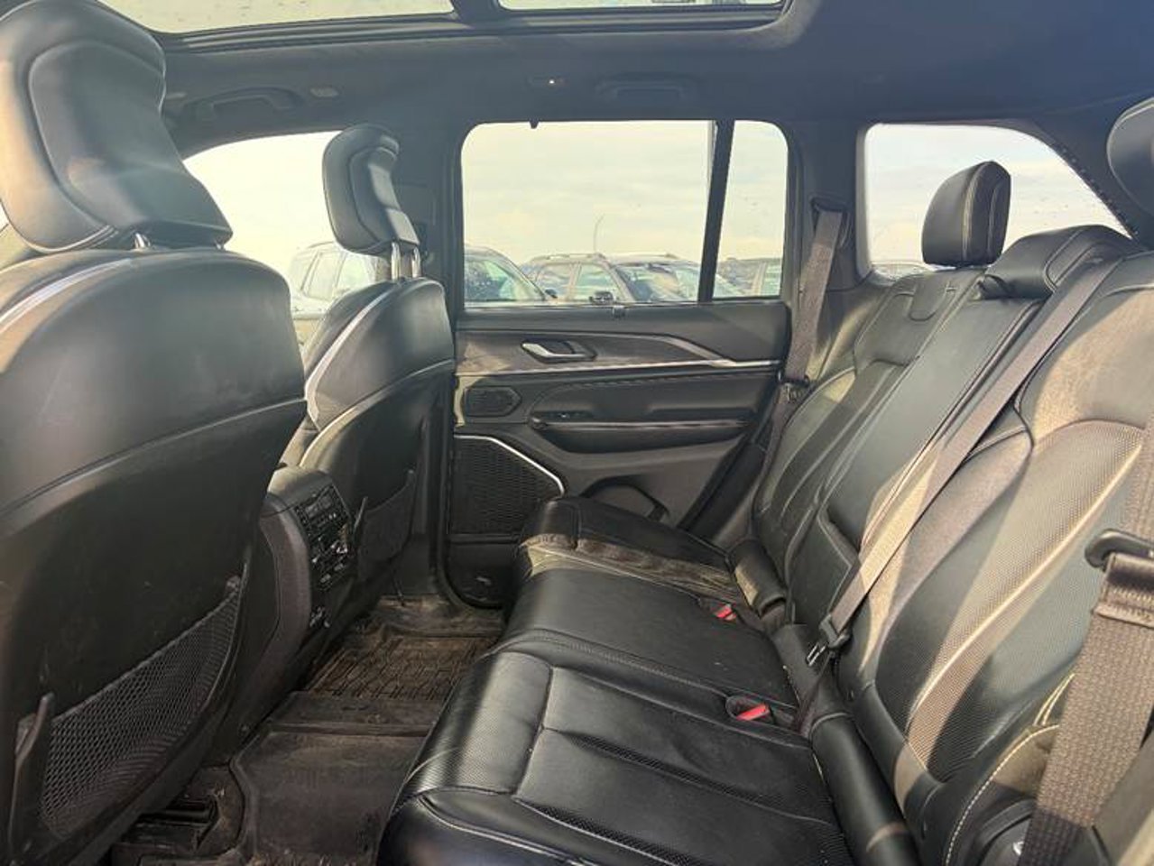 2023 Jeep Grand Cherokee Overland 4x4 Black Sherwood Park - photo #5