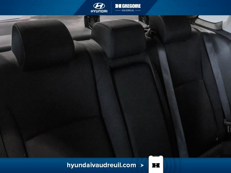 2018 Honda Civic White Blainville - photo #32