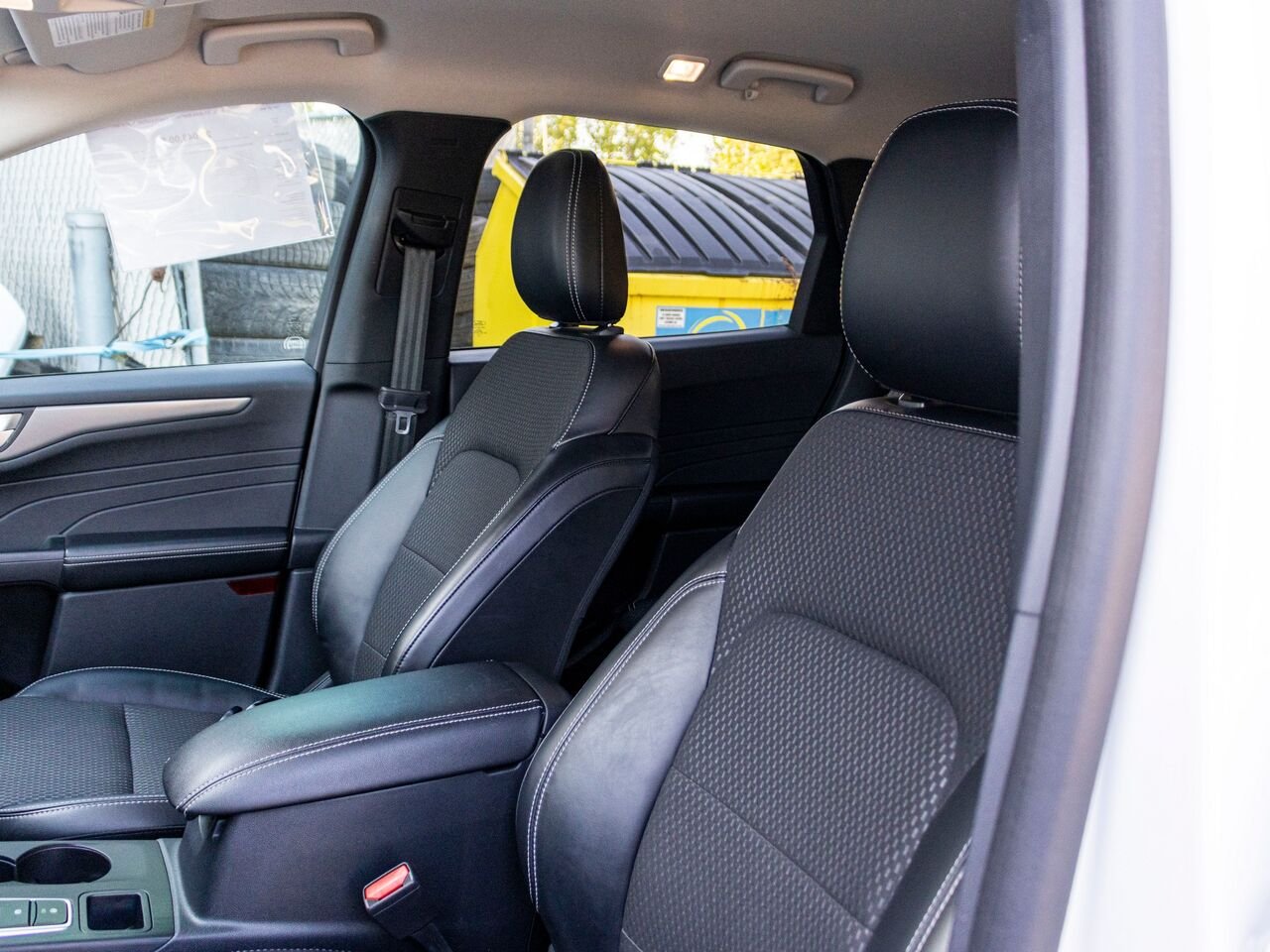 2023 Ford Escape VHR TA White Châteauguay - photo #25