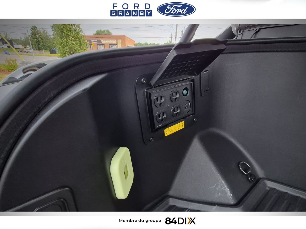 2024 Ford F-150 Lightning White Granby - photo #14