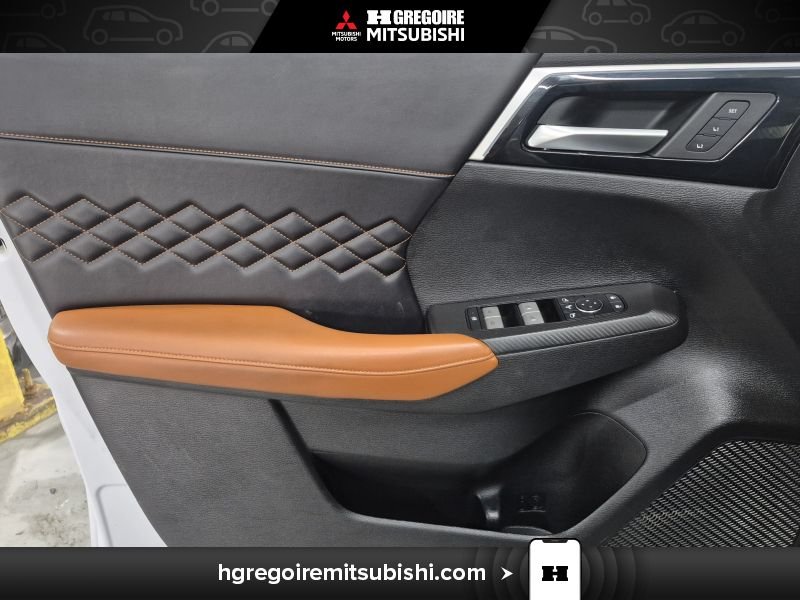 2023 Mitsubishi Outlander Plug-In Hybrid White Blainville - photo #12