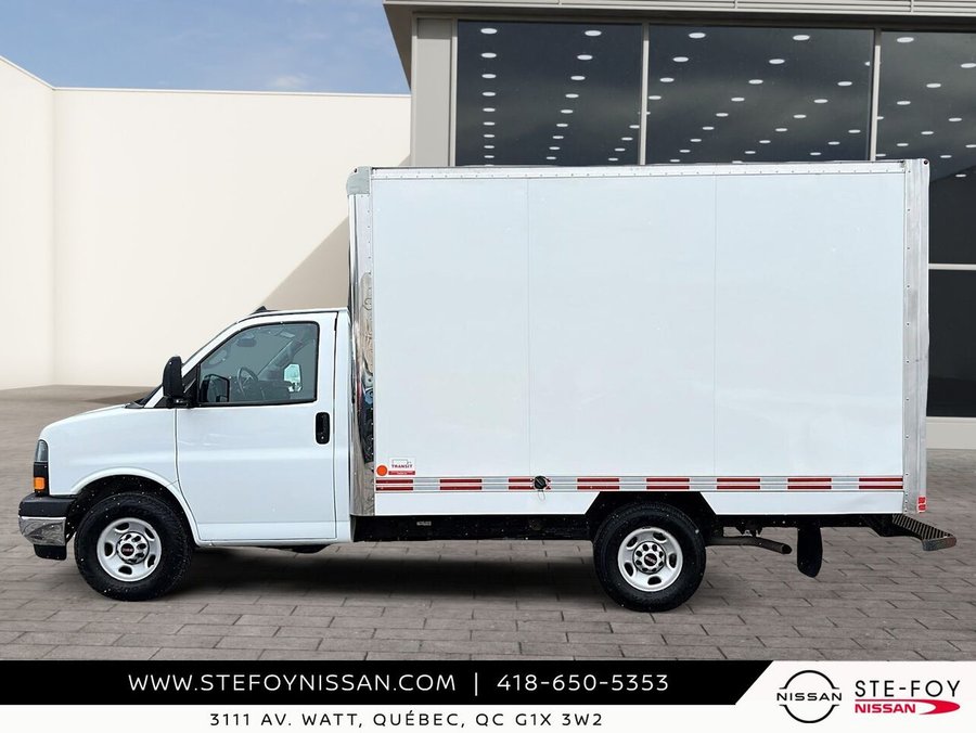 GMC Fourgonnette commerciale tronquée Savana S6426 2023 Blanc