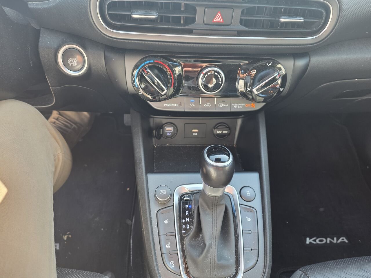 2022 Hyundai Kona White  - photo #14