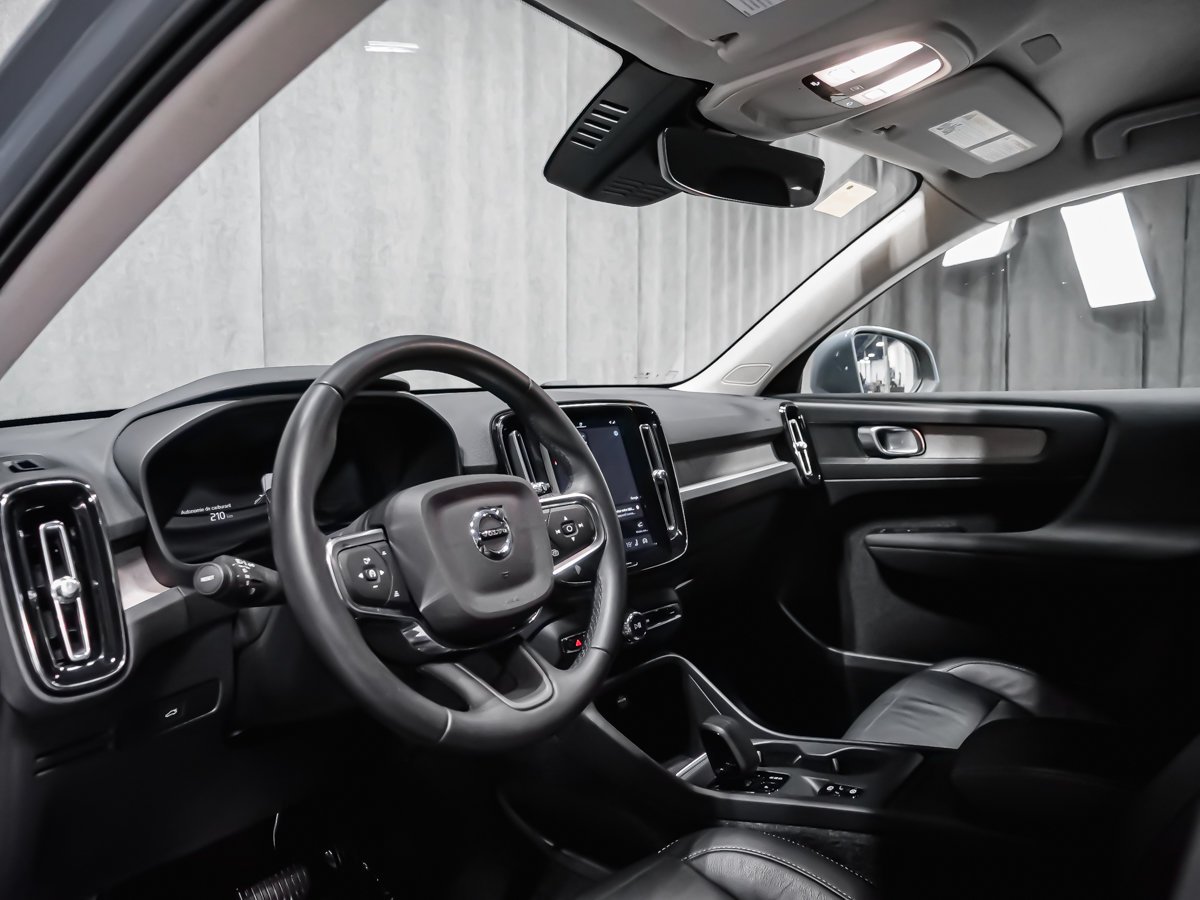2023 Volvo XC40 B4 CORE CLIMATE Grey Montreal - photo #5