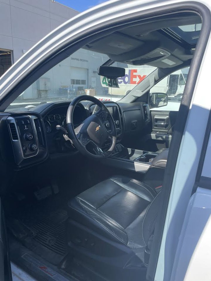 2018 Chevrolet Silverado 1500 4WD Crew Cab 143.5 LTZ w/2LZ White Sherwood Park - photo #2