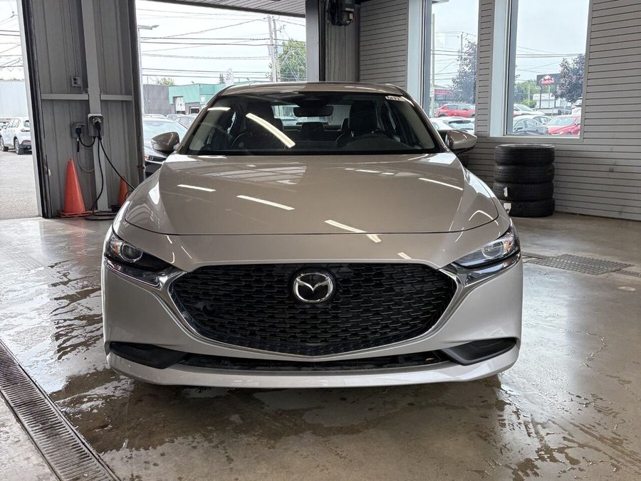 2026 MAZDA Mazda3 2026 Platinum Quartz Metallic