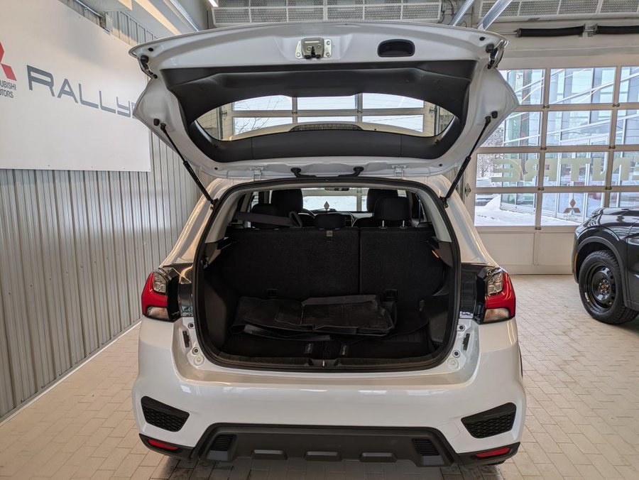 2023 Mitsubishi RVR ES TA White