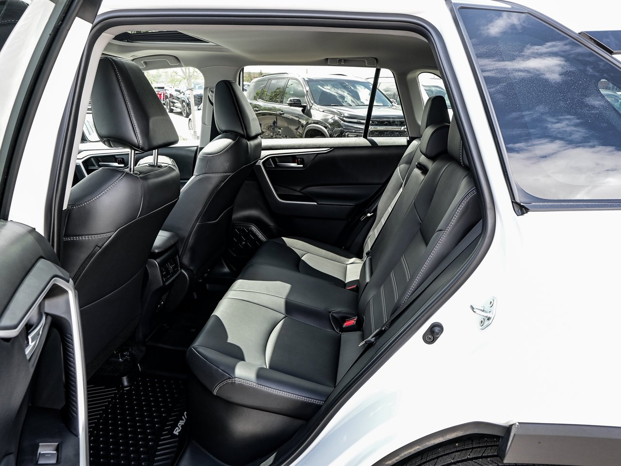 2024 Toyota RAV4 Hybrid XLE AWD White w/Black Roof Sherwood Park - photo #32