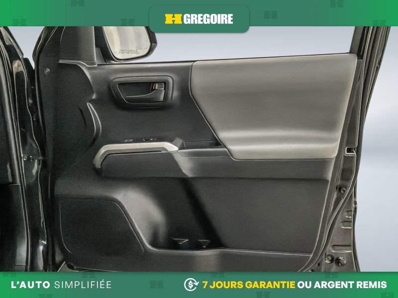 Toyota Tacoma 821853 | SR5 4x4 Double Cab Auto 2022 Noir Laval - photo #30