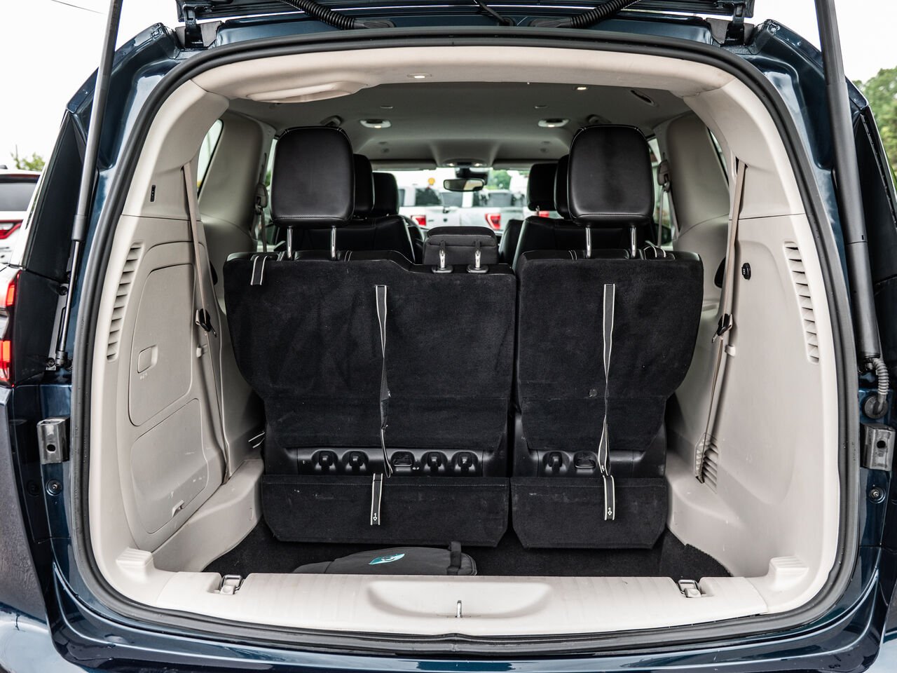 Chrysler Pacifica Hybrid 2023 Bleu Sainte-Julienne - photo #8