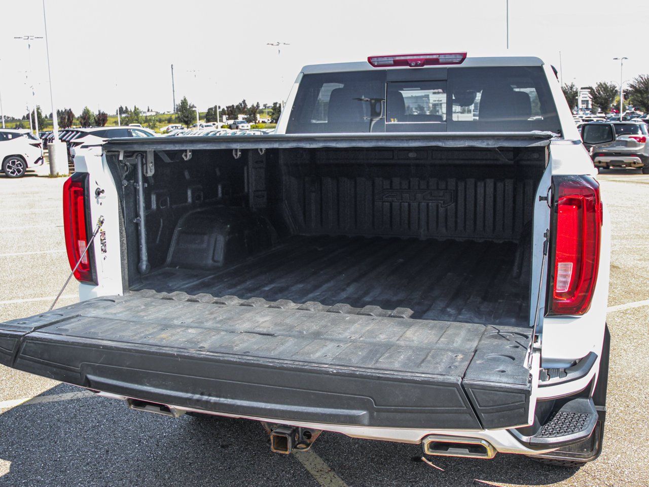 2022 GMC Sierra 1500 4WD Crew Cab 147 AT4 White Sherwood Park - photo #7