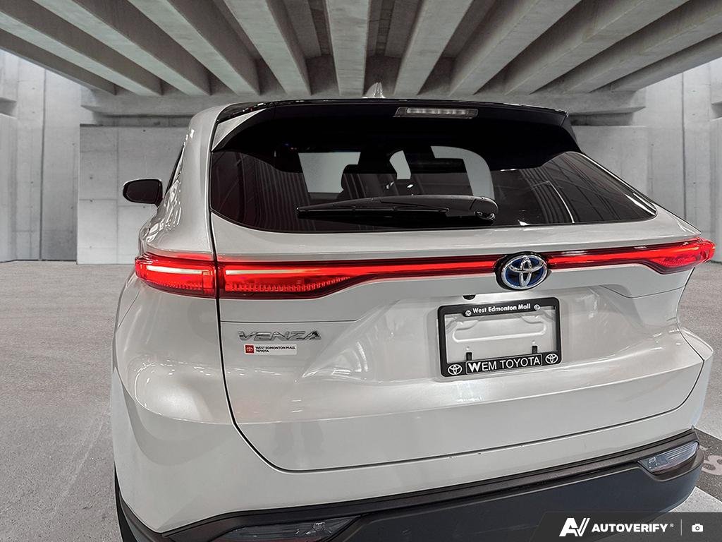 2023 Toyota Venza 2602013A | LE White Edmonton - photo #10